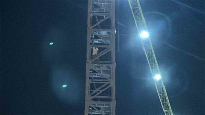 Kastamonu’nun Tosya ilçesinde çıktığı kule vincin üzerinde intihara kalkışan şahıs