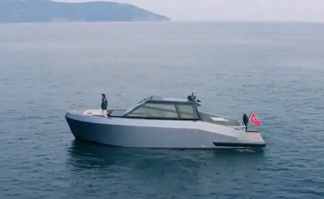 Balıkesir’in Marmara Adası açıklarında yatı parçalanmış halde bulunan kayıp iş