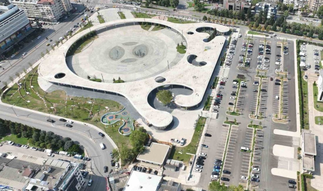 Kocaeli’nin yeni çekim merkezi olan Milli İrade Meydanı, geniş otoparkıyla