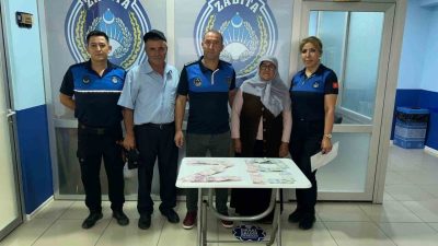 Eskişehir’den Bilecik’teki oğlunun nikah törenine gelen yaşlı bir teyze içinde