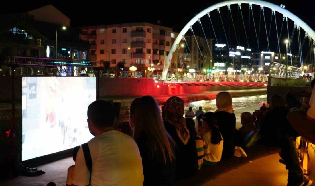 Düzce Belediyesi, yaz akşamlarını açık hava sinema şöleni ile renklendirmeye