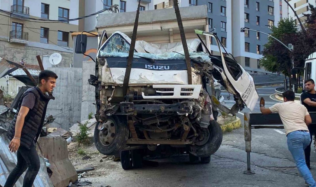 Kocaeli’nin İzmit ilçesinde rampadan inen kamyonet, kontrolden çıkarak beton bariyerlere