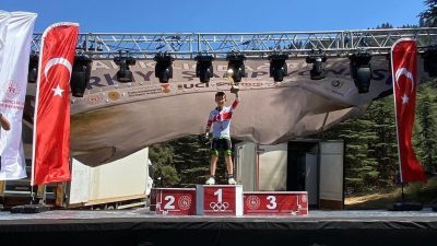 Sakarya Büyükşehir Belediyesi’nin bisiklet ve güreş takımının sporcuları katıldıkları ulusal