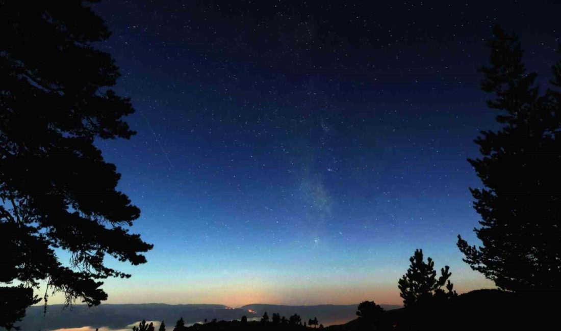 Sakarya semalarında eşsiz görüntü Sakarya semaları, yılın en etkileyici gökyüzü olaylarından biri olan Perseid