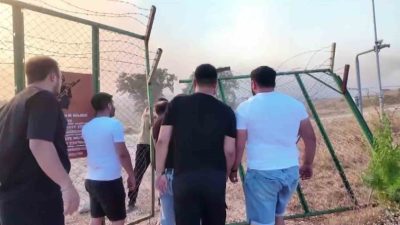 Sakarya’nın Pamukova ilçesinde ağaçlık alanda çıkan yangın, askeriyenin mühimmat alanına