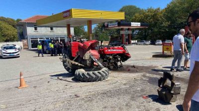 Sakarya’nın Kocaali ilçesinde otomobil ile traktörün çarpışması neticesinde meydana gelen