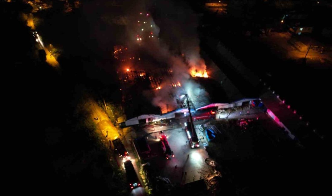 Sakarya’da fabrikadaki yangın söndürüldü Sakarya’nın Geyve ilçesinde 6 bölümden oluşan fabrikada çıkan yangın, yaklaşık