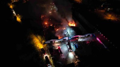 Sakarya’nın Geyve ilçesinde 6 bölümden oluşan fabrikada çıkan yangın, yaklaşık
