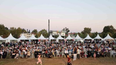 Sakarya Büyükşehir Belediyesi’nin Millet Bahçesi’nde büyük coşkuya sahne olan Sakarya