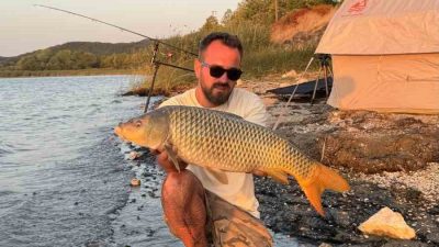 Uzun yıllardır sportif balıkçılık yapan Taha Tarhan, Sapanca Gölü’nden yaklaşık