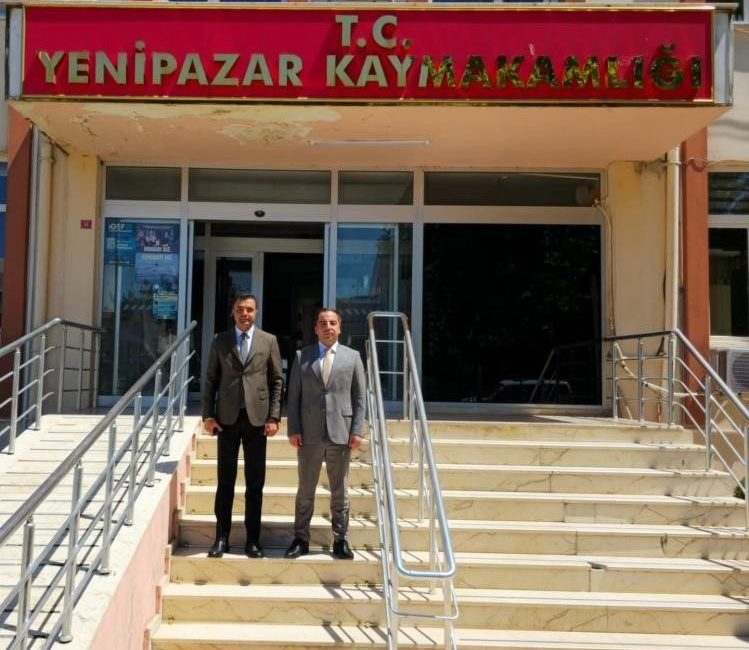 Söğüt Kaymakamı Murat Yayabaşı’ndan hayırlı olsun ziyareti Bilecik’in Söğüt Kaymakamı Murat Yayabaşı, Yenipazar Kaymakamlığı görevine atanan Mehmet