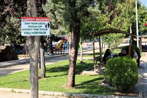 Söğüt’te çevre bilinci artırılıyor Söğüt Belediyesi, ilçe genelinde bulunan park ve piknik alanlarına, çevre