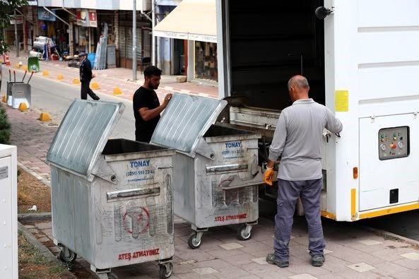 Söğüt Belediyesi, vatandaşların daha sağlıklı bir çevrede yaşaması amacıyla çöp