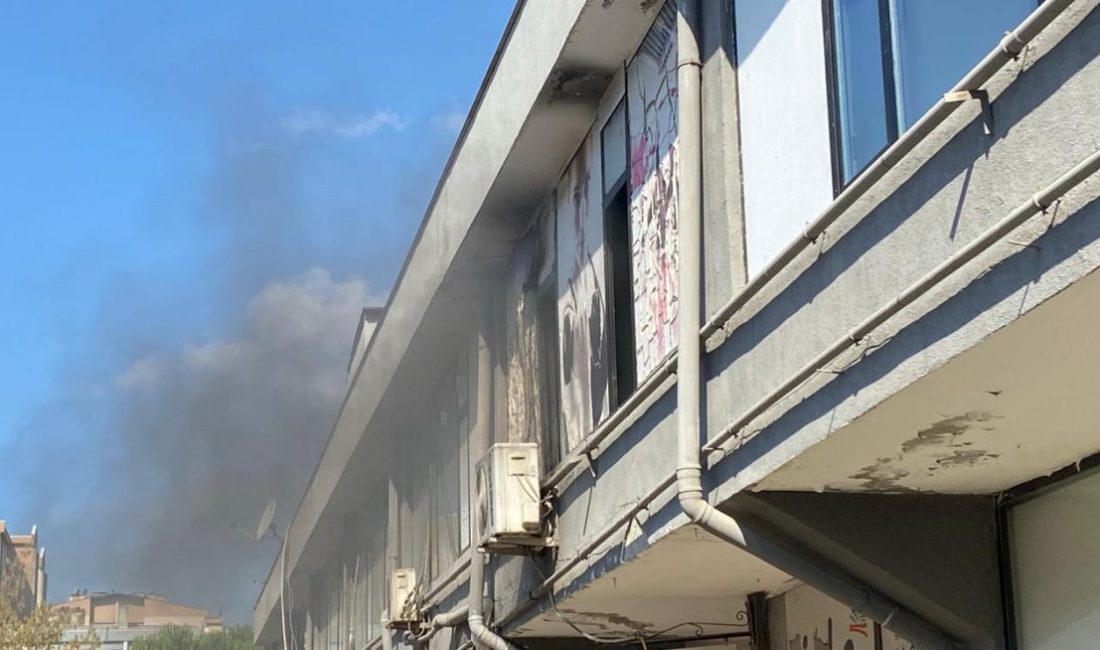 Kocaeli’nin İzmit içesinde spor salonunda klimadan çıkan yangın paniğe neden