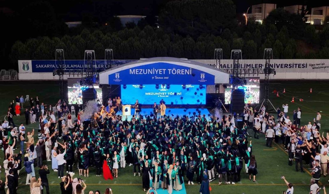 SUBÜ 2024-2025 Akademik Yılı Mezuniyet Töreni coşkuyla kutlandı. Mezunlara seslenen