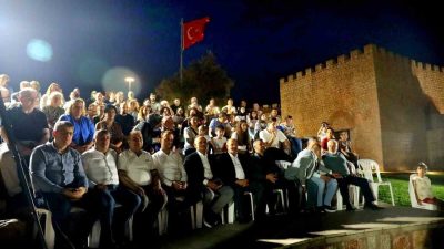 Hereke Kalesi’nin büyüleyici atmosferinde düzenlenen konser, seçkin eserlerle izleyicilere nostalji