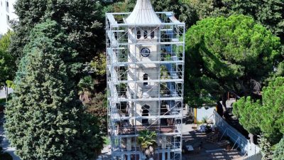 Kocaeli’nin İzmit ilçesindeki tarihi Saat Kulesi, aslına uygun olarak restore