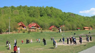 Kocaeli Büyükşehir Belediyesi’nin ödüllü projesi Kılavuz Gençlik, gençleri doğanın kalbinde