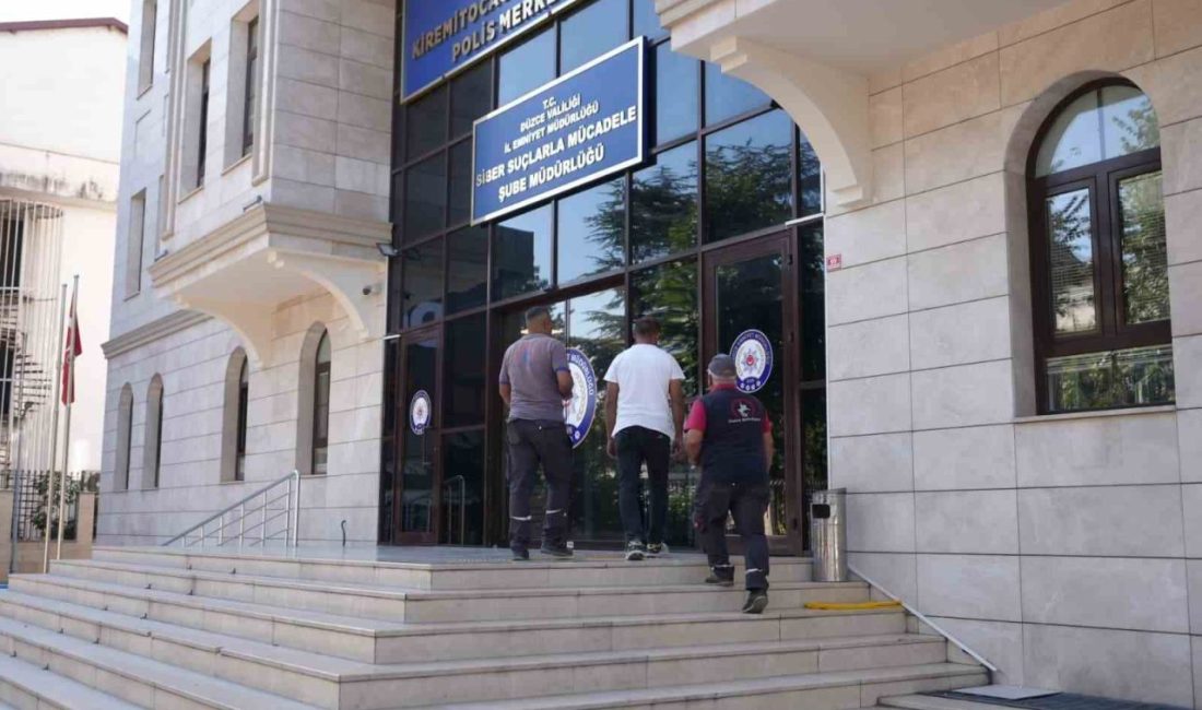 Temizlik personelleri buldukları cüzdanları polise teslim etti DÜZCE (İHA) – Düzce Belediyesi Temizlik İşleri Müdürlüğü’nde görevli Erkan
