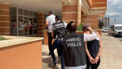 Kastamonu’da motosikletli trafik timi tarafından durdurulan motosikletteki şahsın üzerinden uyuşturucu