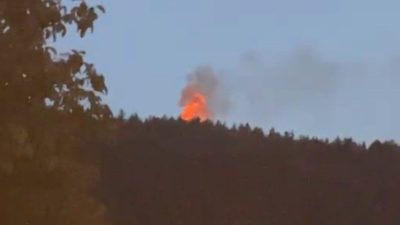Kastamonu’nun Azdavay ilçesinde türbede çıkan yangın, ormanlık alana sıçradı. Yangın,