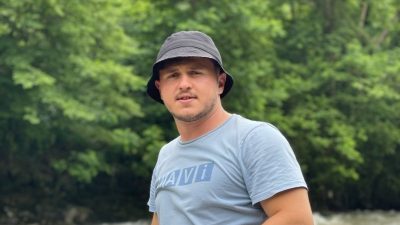 Düzce (İHA) – Düzce’nin Cumayeri ilçesinde bir genç, tutukluk yapan