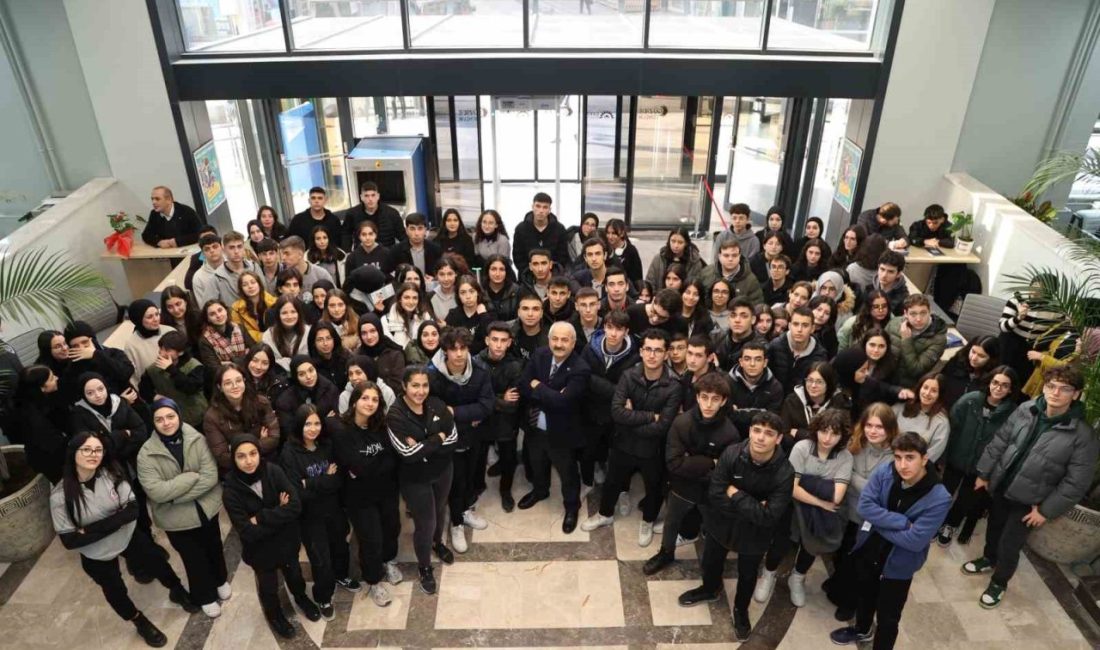 Gebze Belediyesi, ilk kez üniversiteye gidecek gençlere 10 bin TL