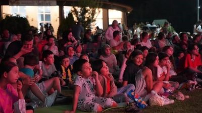 Bilecik Belediyesi Vadipark Sinema Geceleri ile vatandaşları sıcak yaz akşamlarında