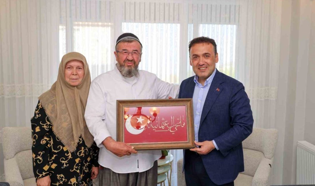 Vali Sözer, gazinin evinde minnet duygusunu ifade etti Bilecik Valisi Faik Oktay Sözer, Söğüt ilçesinde yaşayan Gazi Mehmet