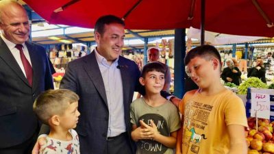 Bilecik Valisi Faik Oktay Sözer, Osmaneli ilçesinde halk pazarının yanı