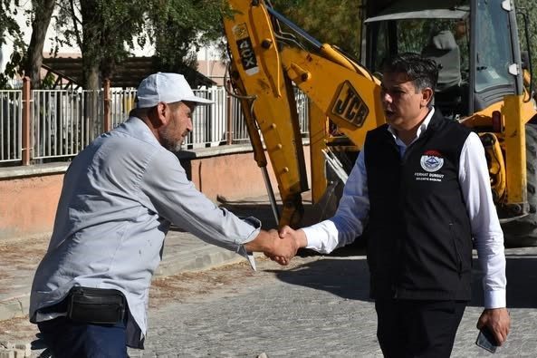 Söğüt Belediyesi, kent genelinde yürüttüğü bakım ve onarım çalışmalarına hız