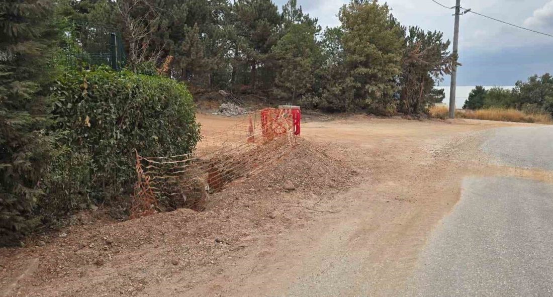 Vatandaş tozdan ne cam açabiliyor, ne de balkonda oturabiliyor Bilecik’te özel firmaların yaptıkları altyapı çalışması sonrası vatandaş tozdan ne