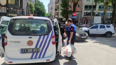 Bilecik’te dilenerek vatandaşlardan topladığı paralarla bir süper marketten aldığı 15