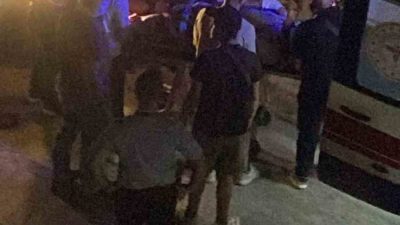 Yalova’nın Çiftlikköy ilçesinde çöp kamyonunun minibüsle çarpışması sonucu meydana gelen