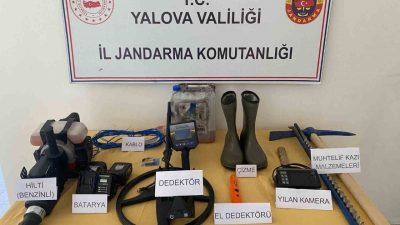 Yalova’nın Çınarcık ilçesinde jandarma tarafından düzenlenen operasyonda kaçak kazı yapan