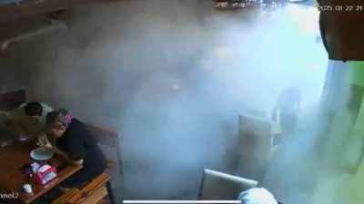 Yalova’da kamyonun patlayan lastiği önünden geçtiği restoranda tozu dumana kattı.