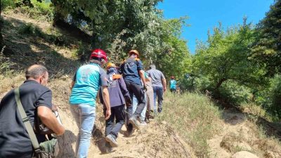 Yalova’nın Termal ilçesinde yaşadığı dağlık bölgede rahatsızlanan yaşlı kadın, ambulansın