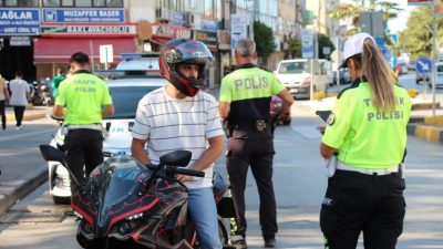 Sakarya’da yaz aylarında artan motosiklet kullanımıyla birlikte polis ekiplerinin denetimleri