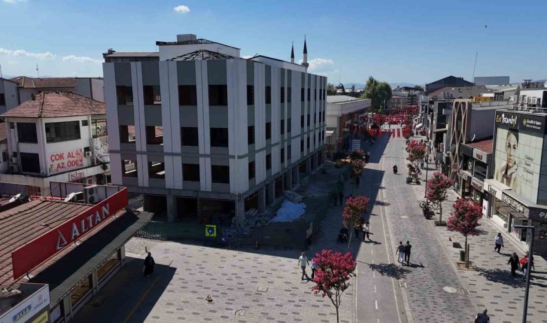 Zincirlikuyu iş merkezi ve kütüphanesi inşaatı tüm hızıyla sürüyor Düzce’de 1999 depremlerinden sonra yıkılan ve yıllardır atıl kalan Basmacılar