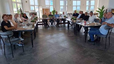 Bilecik’te bir lisede birlikte eğitim gören arkadaşlar, 46 yıl sonra