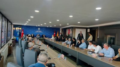 AK Parti Bilecik teşkilatında mahalle başkanlarıyla bir araya gelerek istişare
