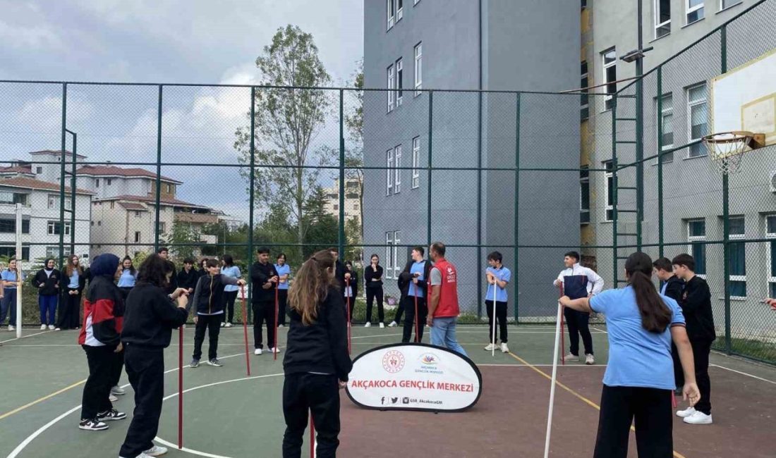 DÜZCE (İHA) – Akçakoca ilçesindeki Gençlik Merkezi, liseli gençlere hem