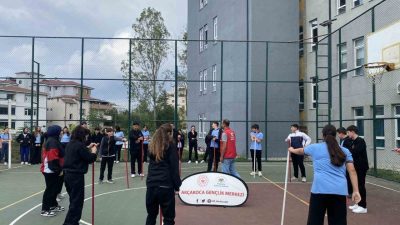 DÜZCE (İHA) – Akçakoca ilçesindeki Gençlik Merkezi, liseli gençlere hem