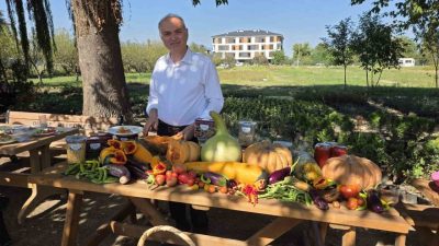 Düzce Belediyesi, kurduğu Tarım Akademisi’nde ürettiği ata tohumlarını çiftçilere ücretsiz