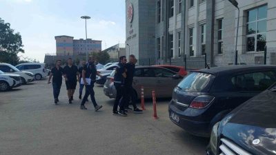 Kocaeli’nin Gebze ilçesinde bir babaya, çocuklarının gözü önünde tokat atan