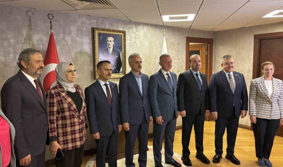Bakan Uraloğlu Kocaeli’de Ulaştırma ve Altyapı Bakanı Abdulkadir Uraloğlu, bir dizi programlara katılmak