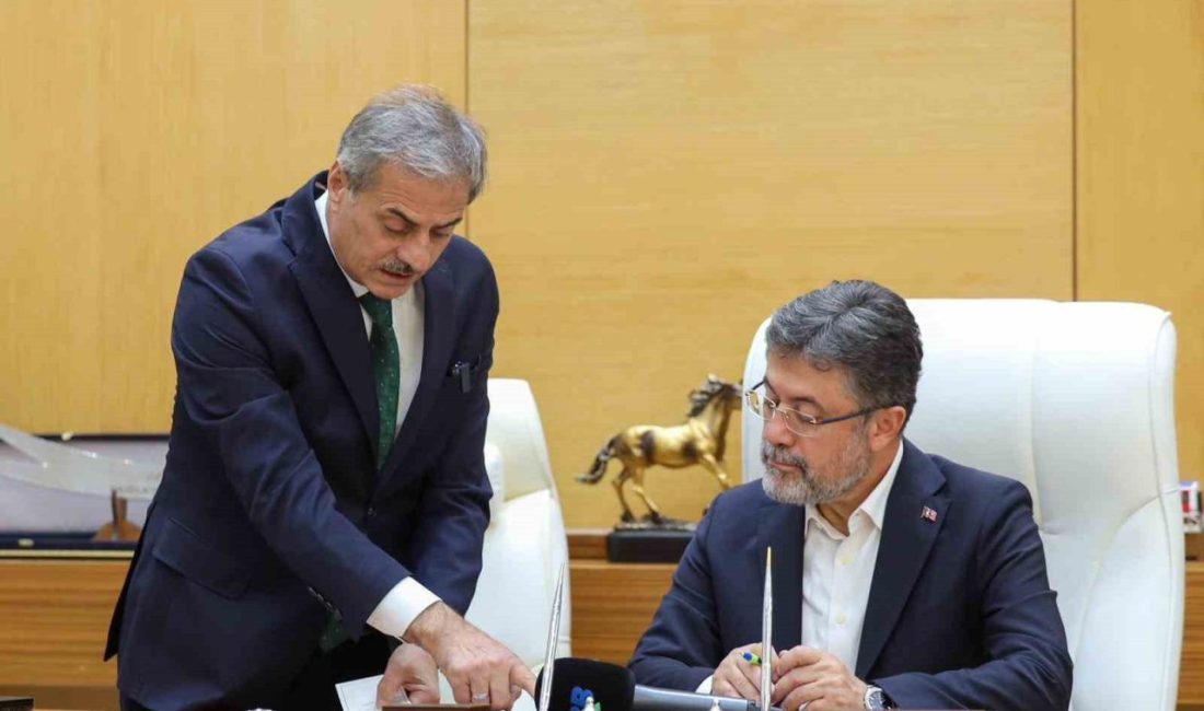 Bakan Yumaklı’dan Sakarya’nın su geleceği için önemli müjde Tarım ve Orman Bakanı İbrahim Yumaklı, Sakarya Büyükşehir Belediyesi’nde Ballıkaya