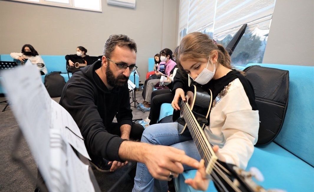 Başiskele Belediyesi tarafından hizmet vermeye devam eden Müzik Okulları’nda güz