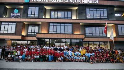 Başiskele Belediyesi, ilçedeki amatör spor kulüplerine ve sporcularına malzeme desteğinde