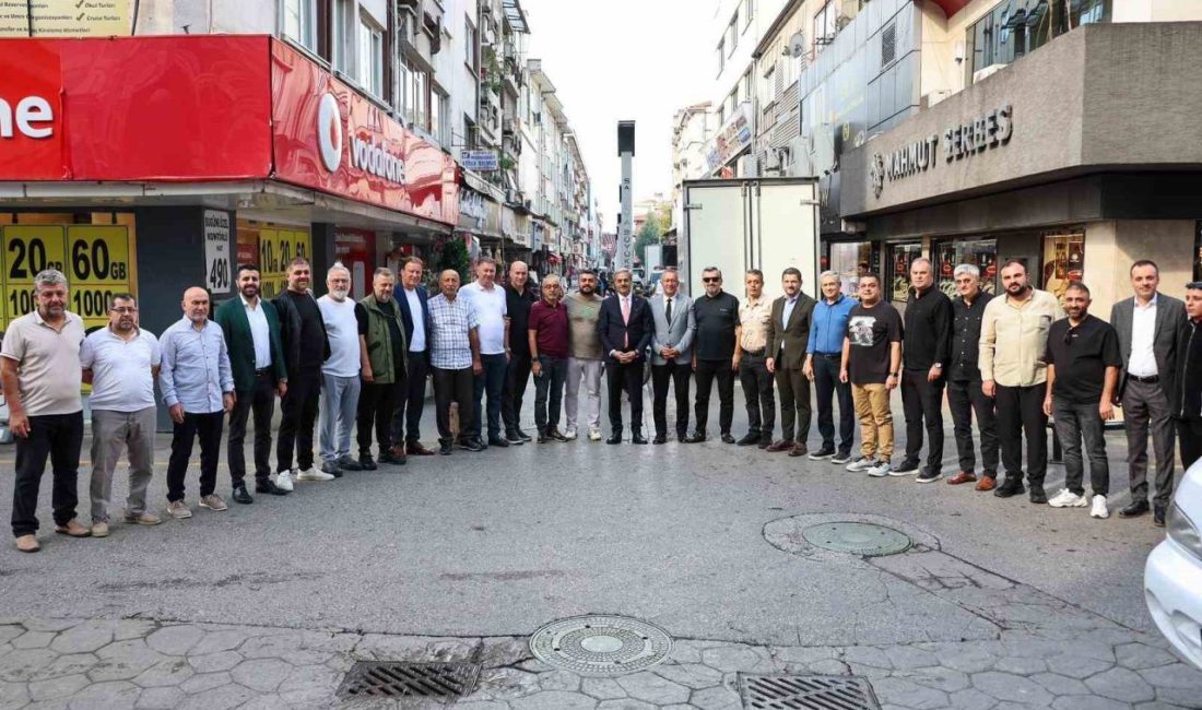 Sabahın erken saatlerinde Yuvam Sokak esnafıyla bir araya gelen Sakarya